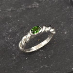 Croissant Band, Chrome Diopside Ring, Stackable Ring, Twisted Band, Croissant Ring, Emerald Green Ring, Wide Band, Thick Ring, Solid Silver
