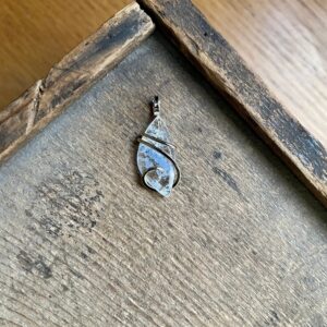Dumortierite in 14k gold pendant