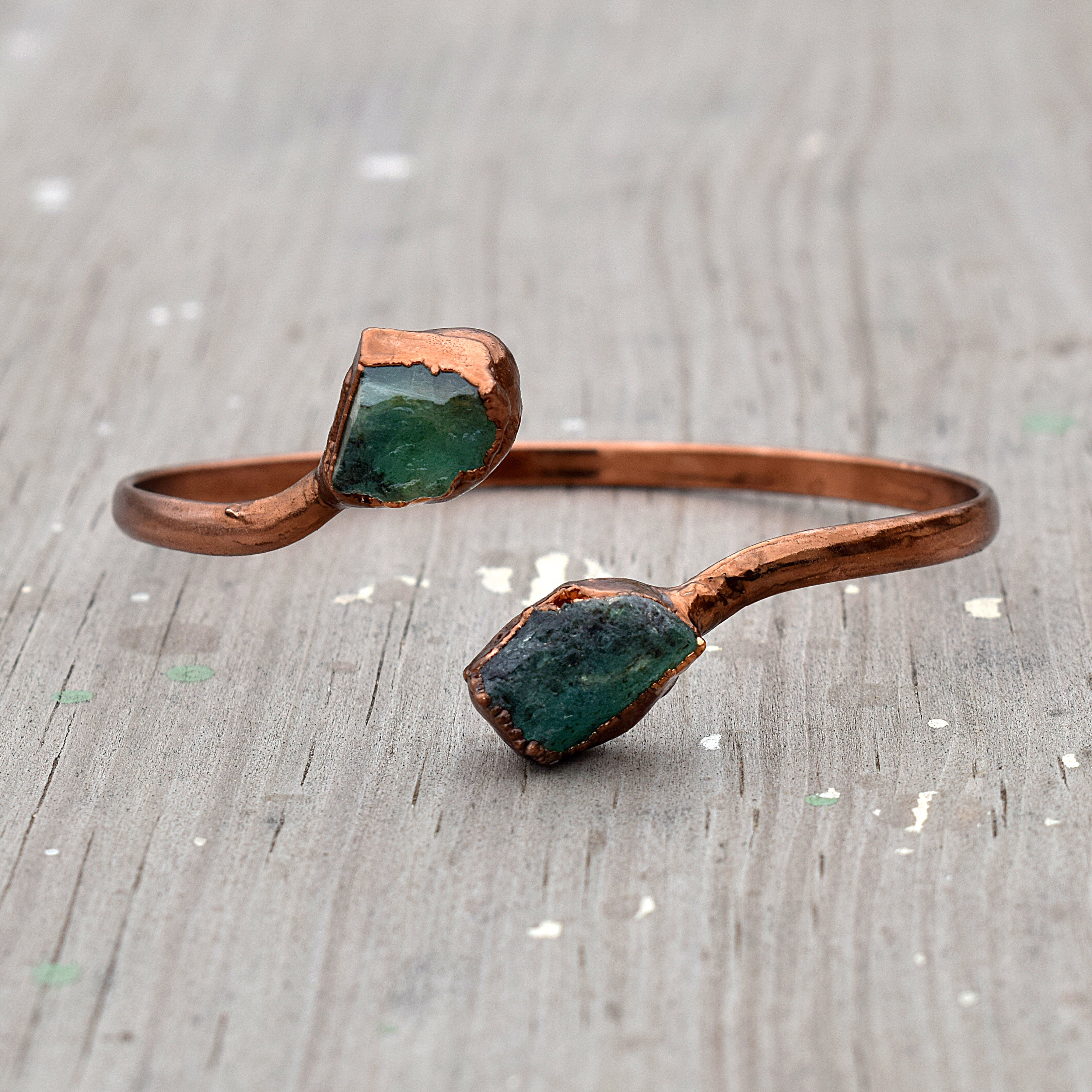 Natural Green Emerald Bypass Bangle Bracelet \ Birthstone Bangle \ Bangle Bracelet \ Boho Bracelet \ Gemstone Bracelet \ Minimalist Bracelet