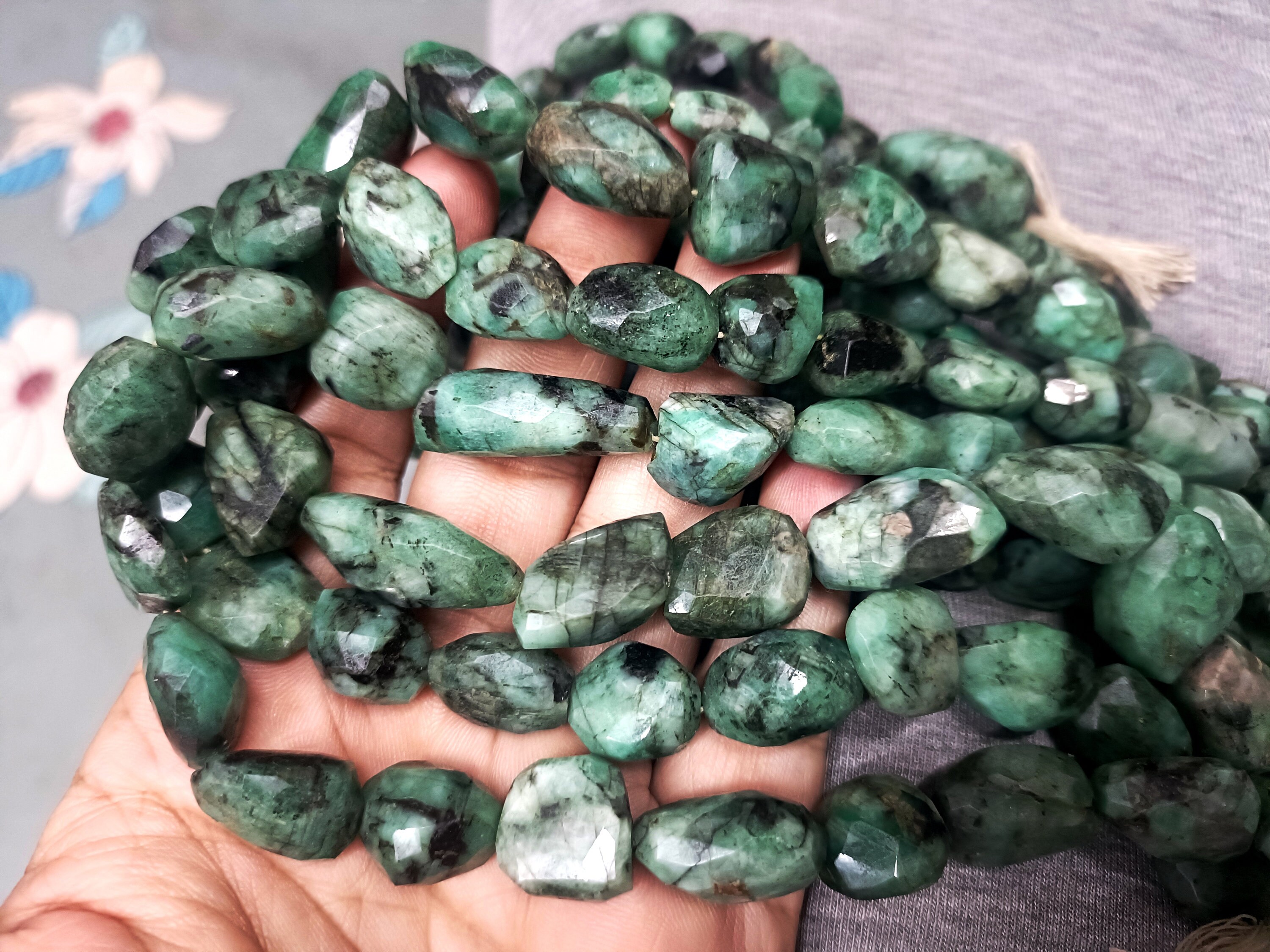 8 Inches Strand, Natural Emerald Faceted Fancy Fancy Nuggets Shape Size 14-18mm