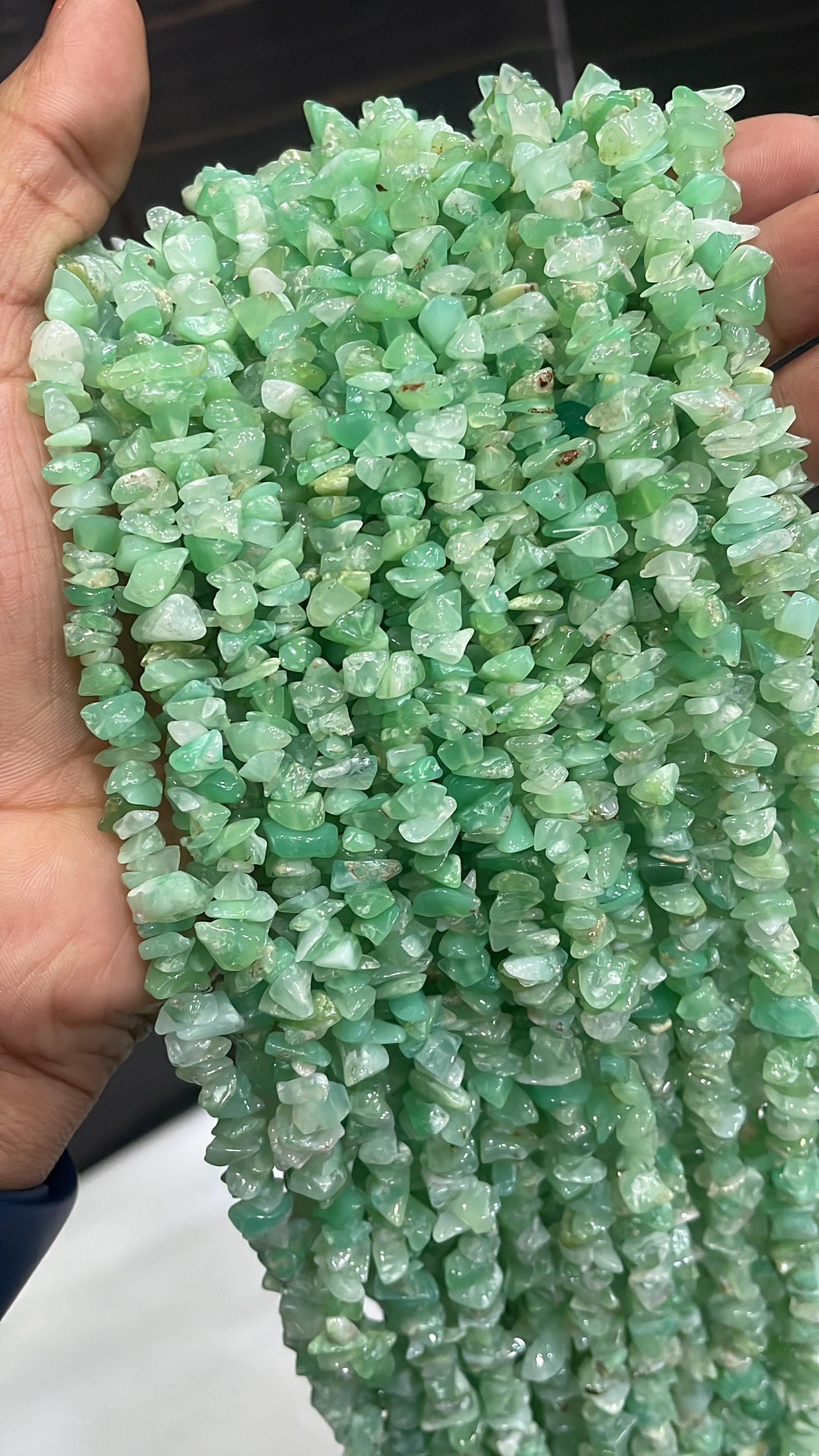 Natural Emerald Smooth Chip Gemstone Beads, High Quality Emerald, 35 Inch Brilliant Quality Strand, Green Emerald Wholesale Price Beads Natural Emerald Smooth Chip Gemstone Beads, High Quality Emerald, 35 Inch Brilliant Quality Strand, Green Emerald Wholesale Price Beads