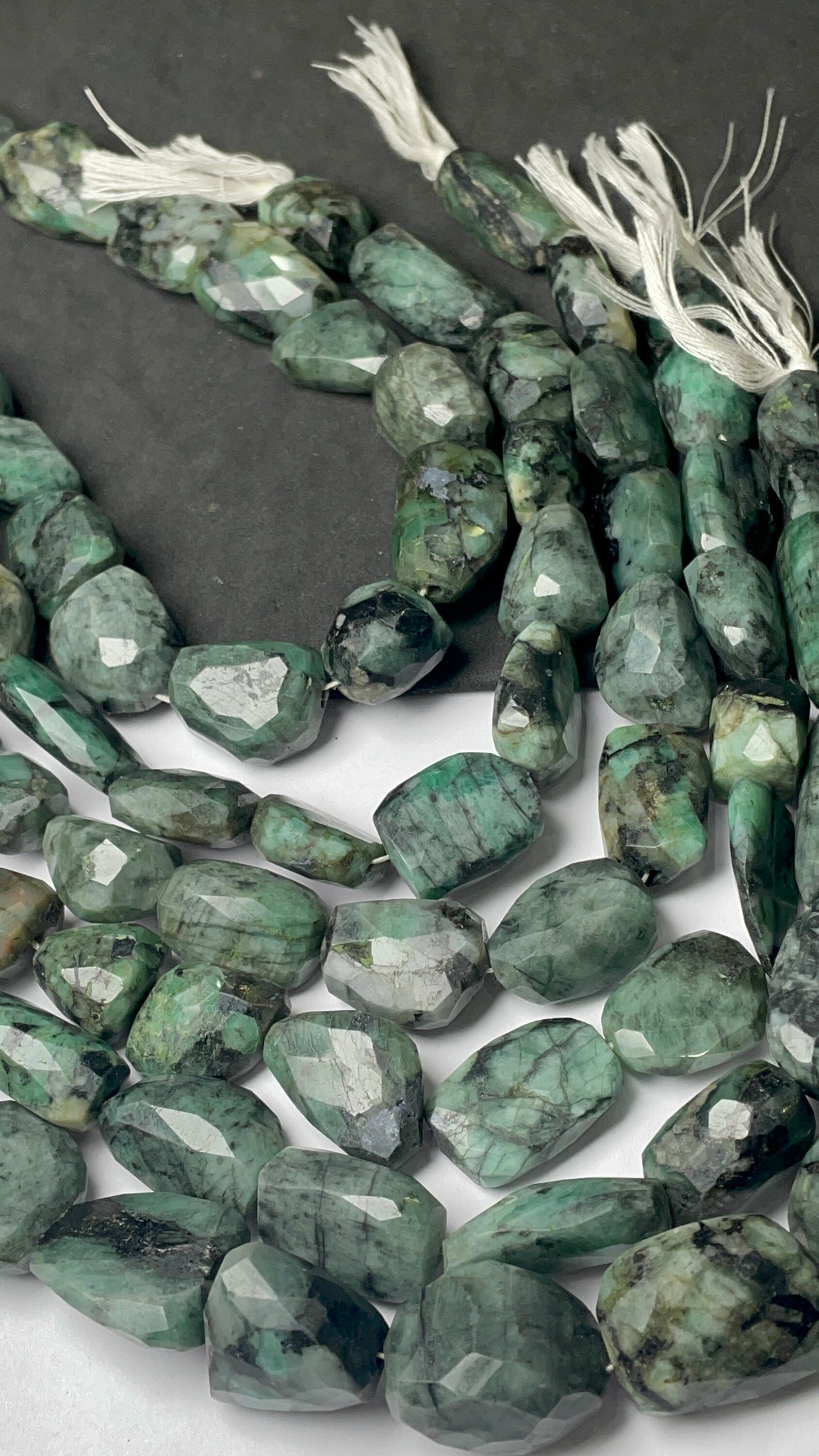New Brand Emerald Faceted Nuggets Beads,emerald Beads Size 15-20 Mm Approx Strand Length 14 Inches