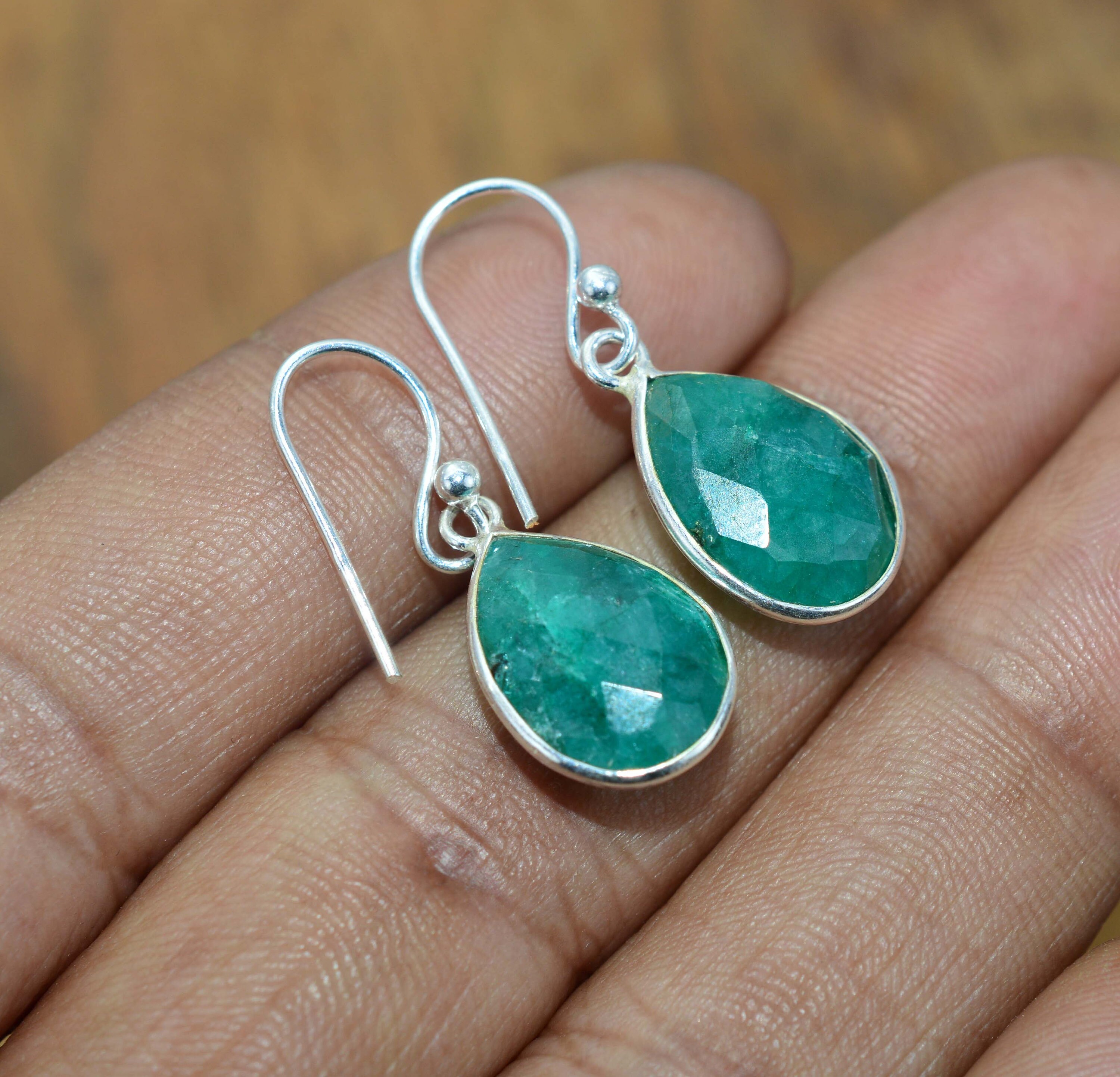 Green Emerald 925 Sterling Silver Pear Shape Gemstone 1 Pair Hook Earring