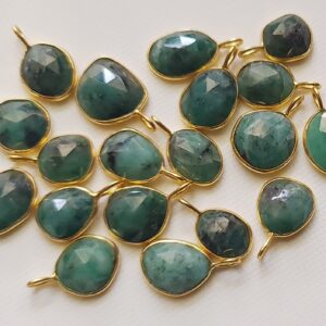 Emerald Faceted Free Form Shape Connectors, Single Loop 925 Silver With Gold Polish Bezel Findings, Emerald Charms For Jewelry - Adg506