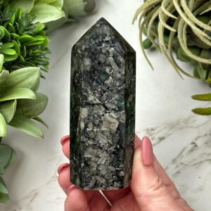 Emerald Point | 175g | - #4 (polished Green Crystal Tower, Heart Chakra, Healing Stone, Love)