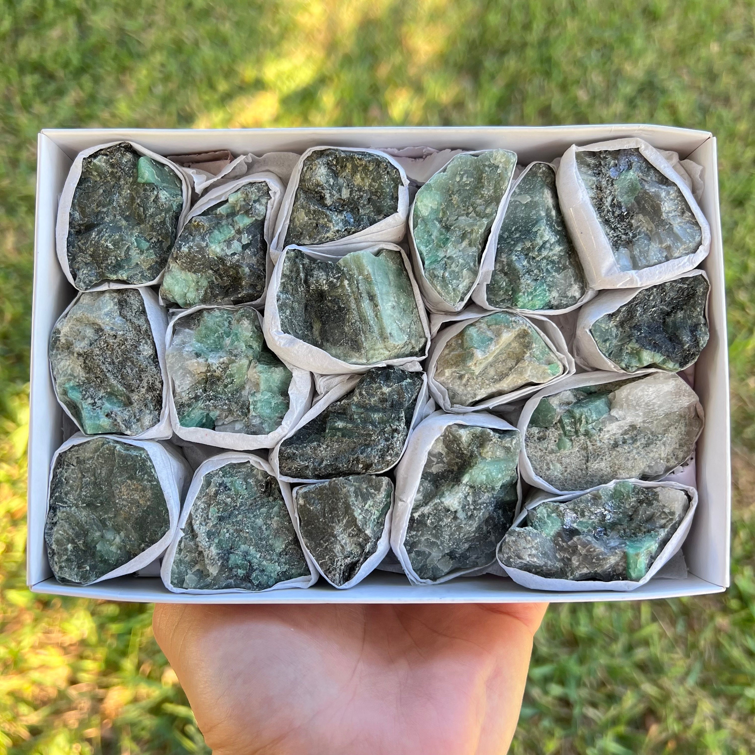 Raw Emerald Crystal Flat, Grade A Stones, Bulk Wholesale Raw Emerald Crystal Flat, Grade A Stones, Bulk Wholesale