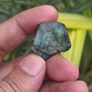Raw Emerald Crystal: Vibrant Green Gemstone (33 Carat, 25x20 MM) Raw Emerald Crystal: Vibrant Green Gemstone (33 Carat, 25x20 MM)