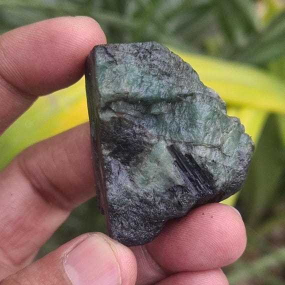 Vibrant Green Raw Emerald Crystal: Healing Stone (42x35mm, 251 Carat)