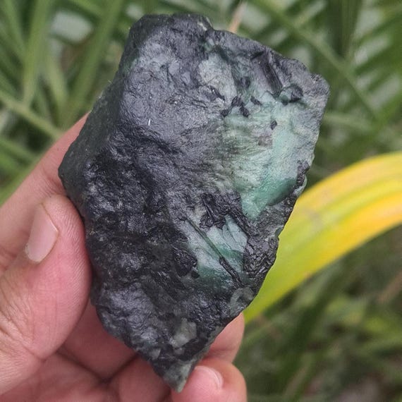 Vibrant Green Raw Emerald Specimen: Natural Healing Crystal (533 Carat)