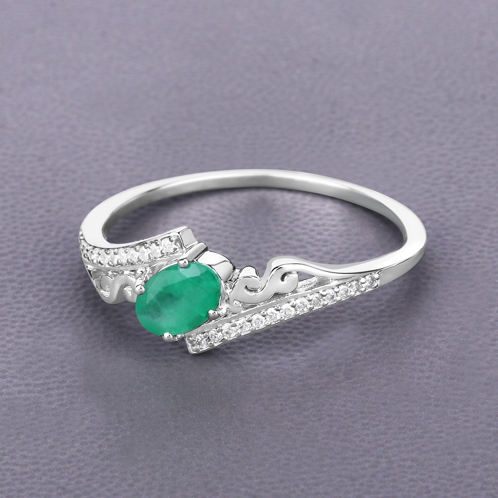 14kt Gold Emerald & Diamond Ring, Natural Emerald Flower Ring, May Birthstone, Minimalist Ring, 14k Solid White Gold Ring, Bridesmaid Gift