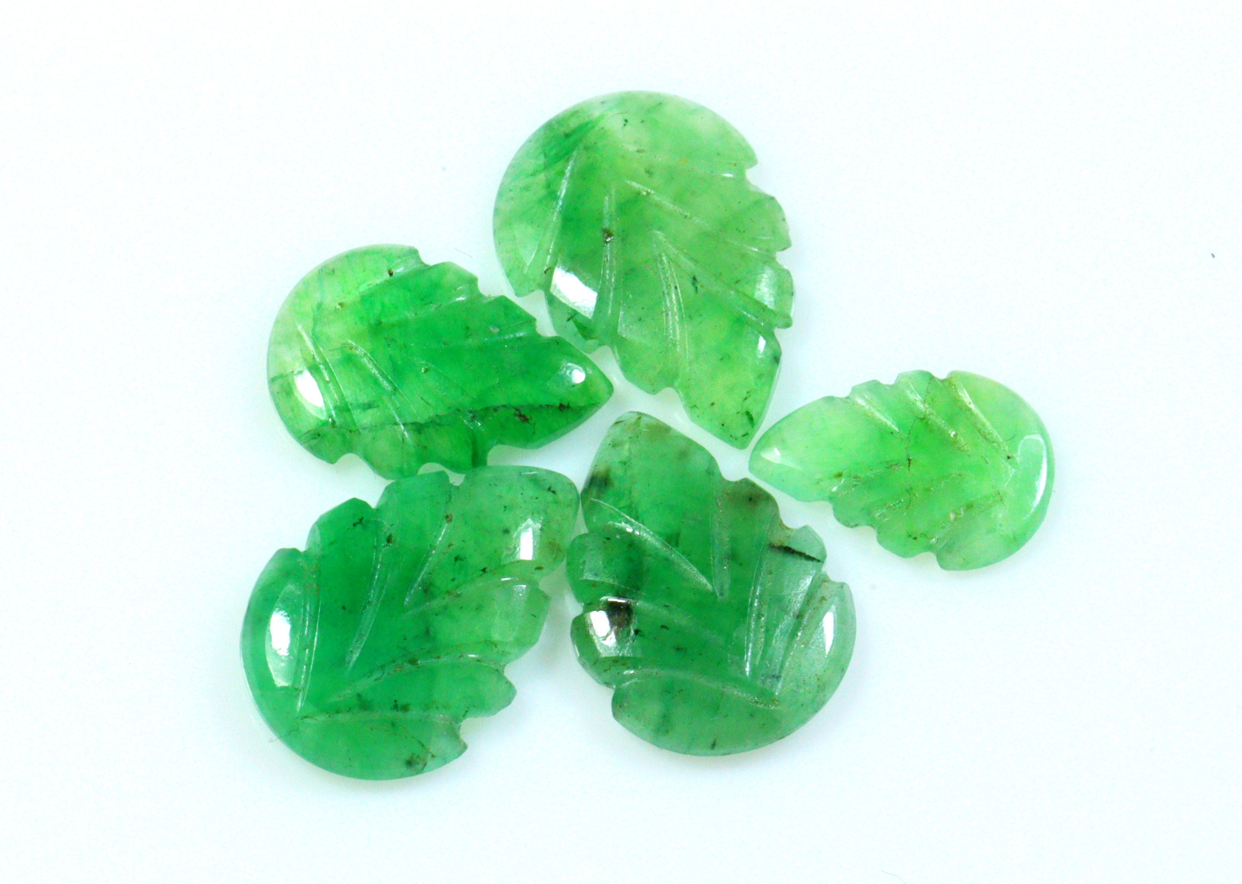 Aaa Emerald Carving: Natural Leaf Gemstone (8.80 Ct, 10x7-13x9 Mm)