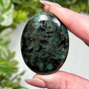 Emerald Palmstone | 36g | - #11 (polished Green Crystal Pocket Stone Palm, Heart Chakra, Love)