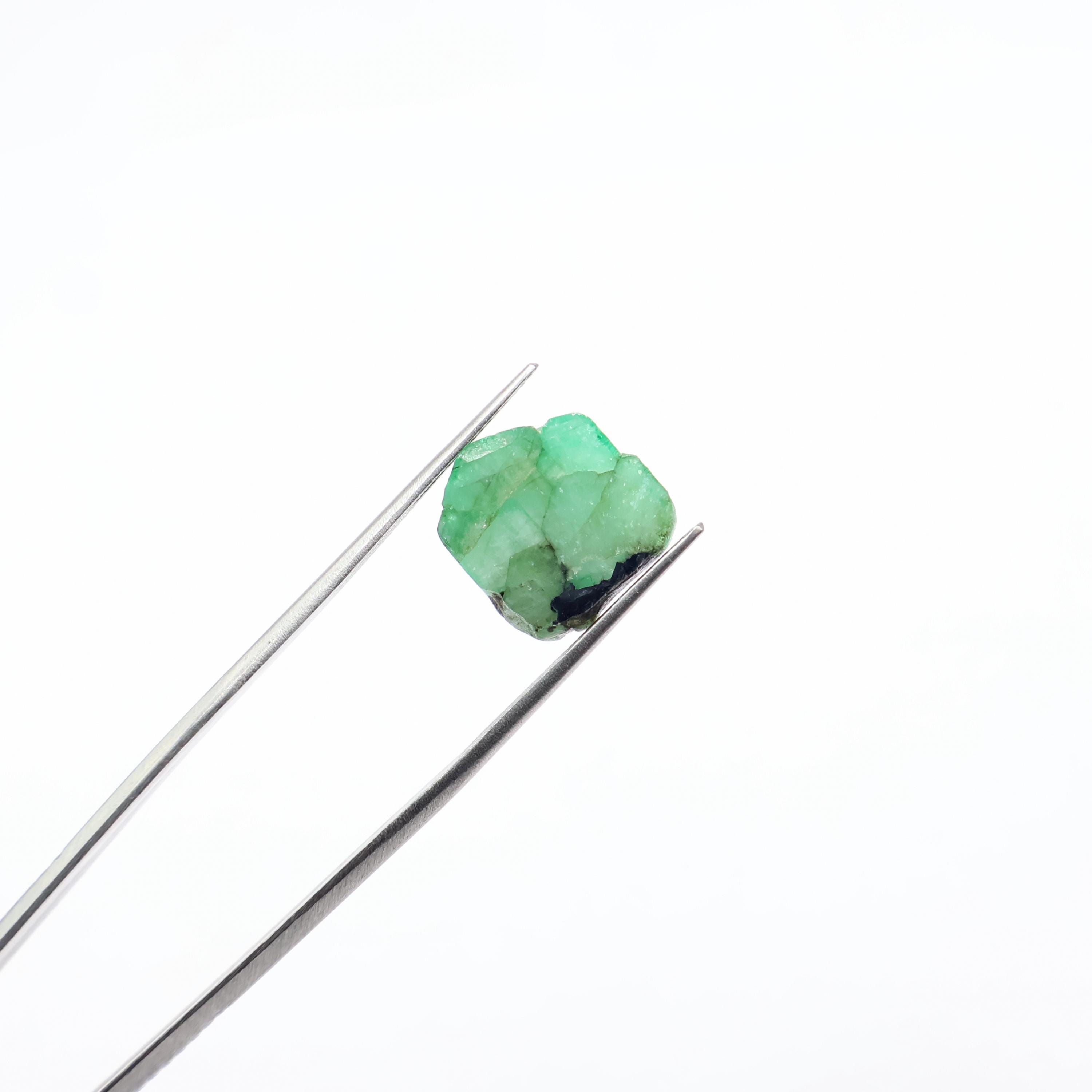 Natural Zambian Emerald Slice, Green Loose Gemstone (8.20 Ct, 16x15 Mm)