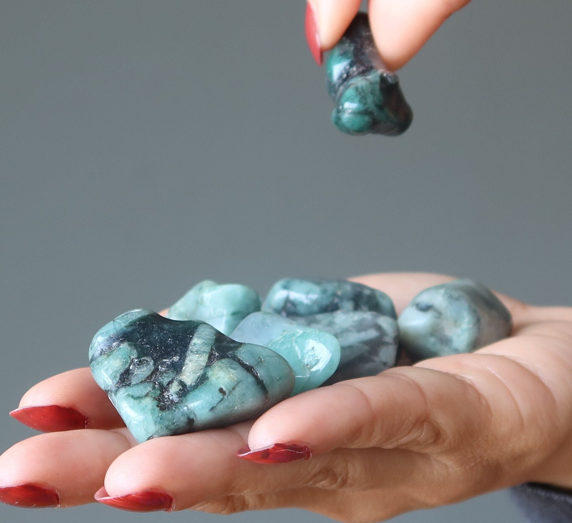 Emerald Tumbled Stones Crystal Of Royal High-class Souls