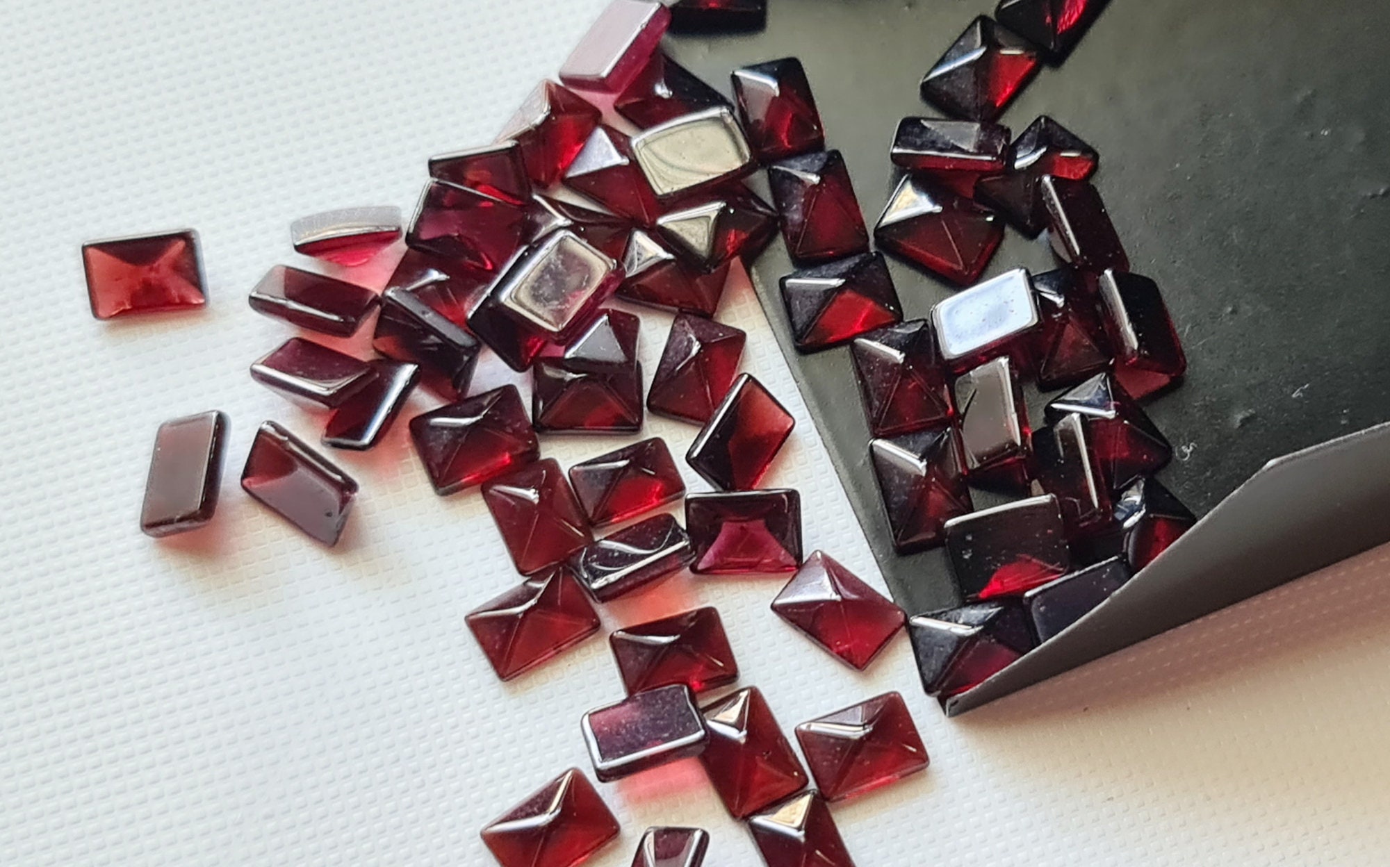 Natural Garnet Plain Rectangle Buff Polish Cabochon For Ring / Pendant / Earrings 7x5mm Calibrated Size (2 Pcs To 5 Pcs Option)-pksg232