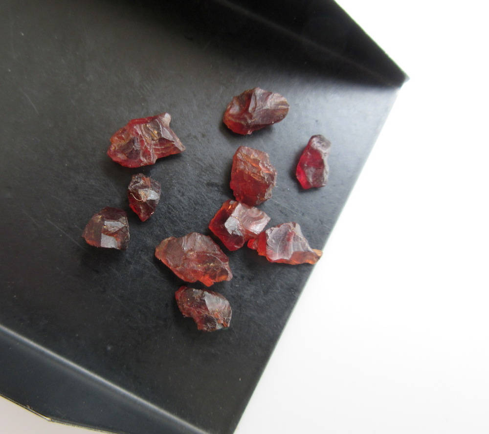 25 Pieces Raw Rough Loose Natural Small Garnet Gemstones, 5mm To 9mm Small Garnet Loose Gem Stone, Bb479