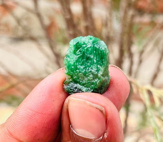 Aaa+ Raw Tsavorite Garnet Crystal _ Natural Tsavorite Grenet Roghf Gemstone Natural Raw Tsavorite Garnet Crystal For Healing 25crt