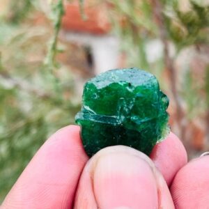 AAA+ Raw TSAVORITE GARNET Crystal _ Natural Tsavorite Grenet Roghf Gemstone Natural Raw Tsavorite Garnet Crystal For Healing 35crt