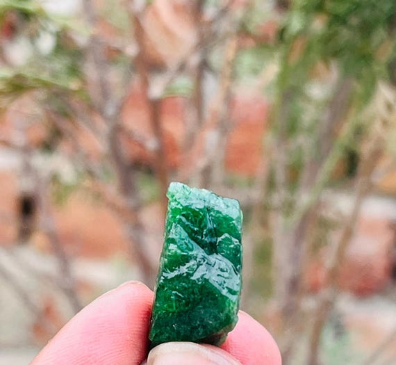Aaa+ Raw Tsavorite Garnet Crystal _ Natural Tsavorite Grenet Roghf Gemstone Natural Raw Tsavorite Garnet Crystal For Healing 15crt Aaa+ Raw Tsavorite Garnet Crystal _ Natural Tsavorite Grenet Roghf Gemstone Natural Raw Tsavorite Garnet Crystal For Healing 15crt