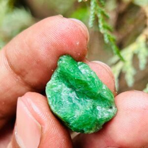 AAA+ Raw TSAVORITE GARNET Crystal _ Natural Tsavorite Grenet Roghf Gemstone Natural Raw Tsavorite Garnet Crystal For Healing 20crt