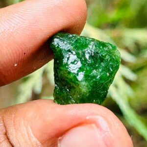AAA+ Raw TSAVORITE GARNET Crystal _ Natural Tsavorite Grenet Roghf Gemstone Natural Raw Tsavorite Garnet Crystal For Healing 30crt