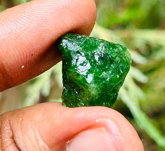 Aaa+ Raw Tsavorite Garnet Crystal _ Natural Tsavorite Grenet Roghf Gemstone Natural Raw Tsavorite Garnet Crystal For Healing 30crt
