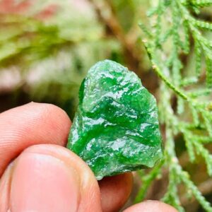 AAA+ Raw TSAVORITE GARNET Crystal _ Natural Tsavorite Grenet Roghf Gemstone Natural Raw Tsavorite Garnet Crystal For Healing 40crt