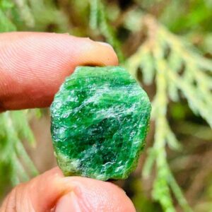 AAA+ Raw TSAVORITE GARNET Crystal _ Natural Tsavorite Grenet Roghf Gemstone Natural Raw Tsavorite Garnet Crystal For Healing 35crt