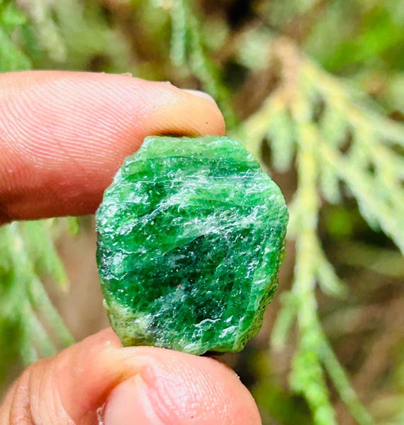 Aaa+ Raw Tsavorite Garnet Crystal _ Natural Tsavorite Grenet Roghf Gemstone Natural Raw Tsavorite Garnet Crystal For Healing 35crt