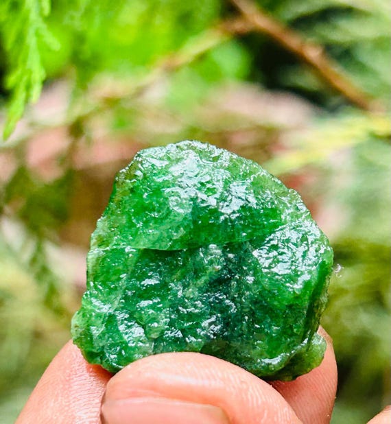 Aaa+ Raw Tsavorite Garnet Crystal _ Natural Tsavorite Grenet Roghf Gemstone Natural Raw Tsavorite Garnet Crystal For Healing 35crt
