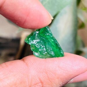 AAA+ Raw TSAVORITE GARNET Crystal _ Natural Tsavorite Grenet Roghf Gemstone Natural Raw Tsavorite Garnet Crystal For Healing 10crt