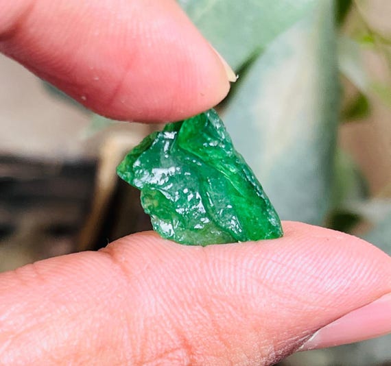 Aaa+ Raw Tsavorite Garnet Crystal _ Natural Tsavorite Grenet Roghf Gemstone Natural Raw Tsavorite Garnet Crystal For Healing 10crt Aaa+ Raw Tsavorite Garnet Crystal _ Natural Tsavorite Grenet Roghf Gemstone Natural Raw Tsavorite Garnet Crystal For Healing 10crt