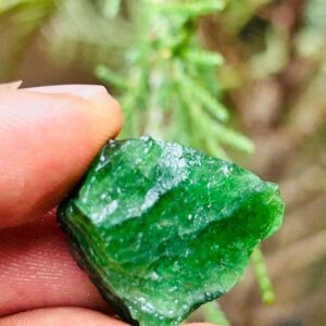 AAA+ Raw TSAVORITE GARNET Crystal _ Natural Tsavorite Grenet Roghf Gemstone Natural Raw Tsavorite Garnet Crystal For Healing 40crt