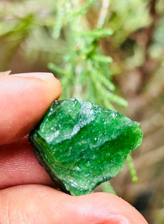 Aaa+ Raw Tsavorite Garnet Crystal _ Natural Tsavorite Grenet Roghf Gemstone Natural Raw Tsavorite Garnet Crystal For Healing 40crt