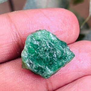 AAA+ Raw TSAVORITE GARNET Crystal _ Natural Tsavorite Grenet Roghf Gemstone Natural Raw Tsavorite Garnet Crystal For Healing 15crt