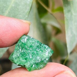 AAA+ Raw TSAVORITE GARNET Crystal _ Natural Tsavorite Grenet Roghf Gemstone Natural Raw Tsavorite Garnet Crystal For Healing 15crt