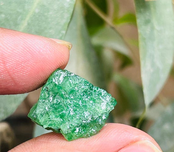 Aaa+ Raw Tsavorite Garnet Crystal _ Natural Tsavorite Grenet Roghf Gemstone Natural Raw Tsavorite Garnet Crystal For Healing 15crt Aaa+ Raw Tsavorite Garnet Crystal _ Natural Tsavorite Grenet Roghf Gemstone Natural Raw Tsavorite Garnet Crystal For Healing 15crt