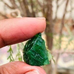 AAA+ Raw TSAVORITE GARNET Crystal _ Natural Tsavorite Grenet Roghf Gemstone Natural Raw Tsavorite Garnet Crystal For Healing 20crt