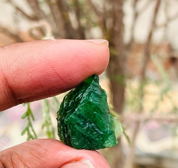 Aaa+ Raw Tsavorite Garnet Crystal _ Natural Tsavorite Grenet Roghf Gemstone Natural Raw Tsavorite Garnet Crystal For Healing 20crt