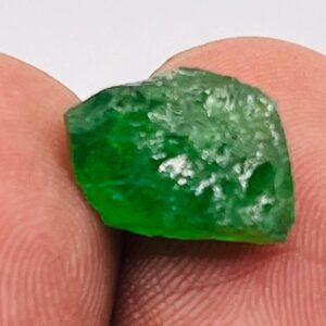 Raw TSAVORITE GARNET Crystal _ Natural Tsavorite Grenet Roghf Gemstone Natural Raw Tsavorite Garnet Crystal For Healing 35crt