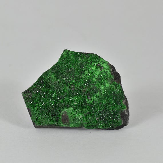 Raw Uvarovite Garnet Crystals On Matrix, Russia Mineral Specimen Raw Uvarovite Garnet Crystals On Matrix, Russia Mineral Specimen