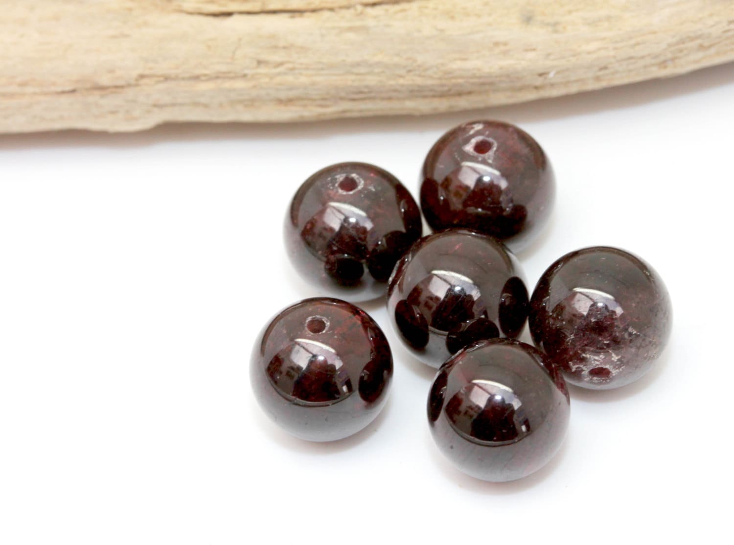 Garnet Gemstone Round Beads / Natural Garnet Beads / Deep Shiny Burgundy Red / Choose Size / 4 Beads 7.8mm Approx Garnet Gemstone Round Beads / Natural Garnet Beads / Deep Shiny Burgundy Red / Choose Size / 4 Beads 7.8mm Approx