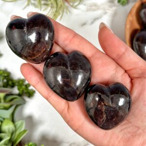 Garnet Heart | 70-90g | - No. 208 (polished Red Crystal Carving, Heart Chakra, Compassion)