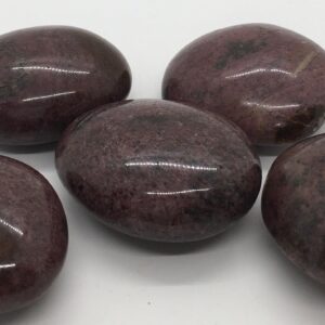 Polished Garnet Palm Stone: Chakra Healing Crystal
