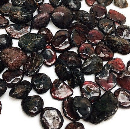 100g Red Garnet Crystal Chips: Tumbled Gemstone Gravel (4-9mm) 100g Red Garnet Crystal Chips: Tumbled Gemstone Gravel (4-9mm)