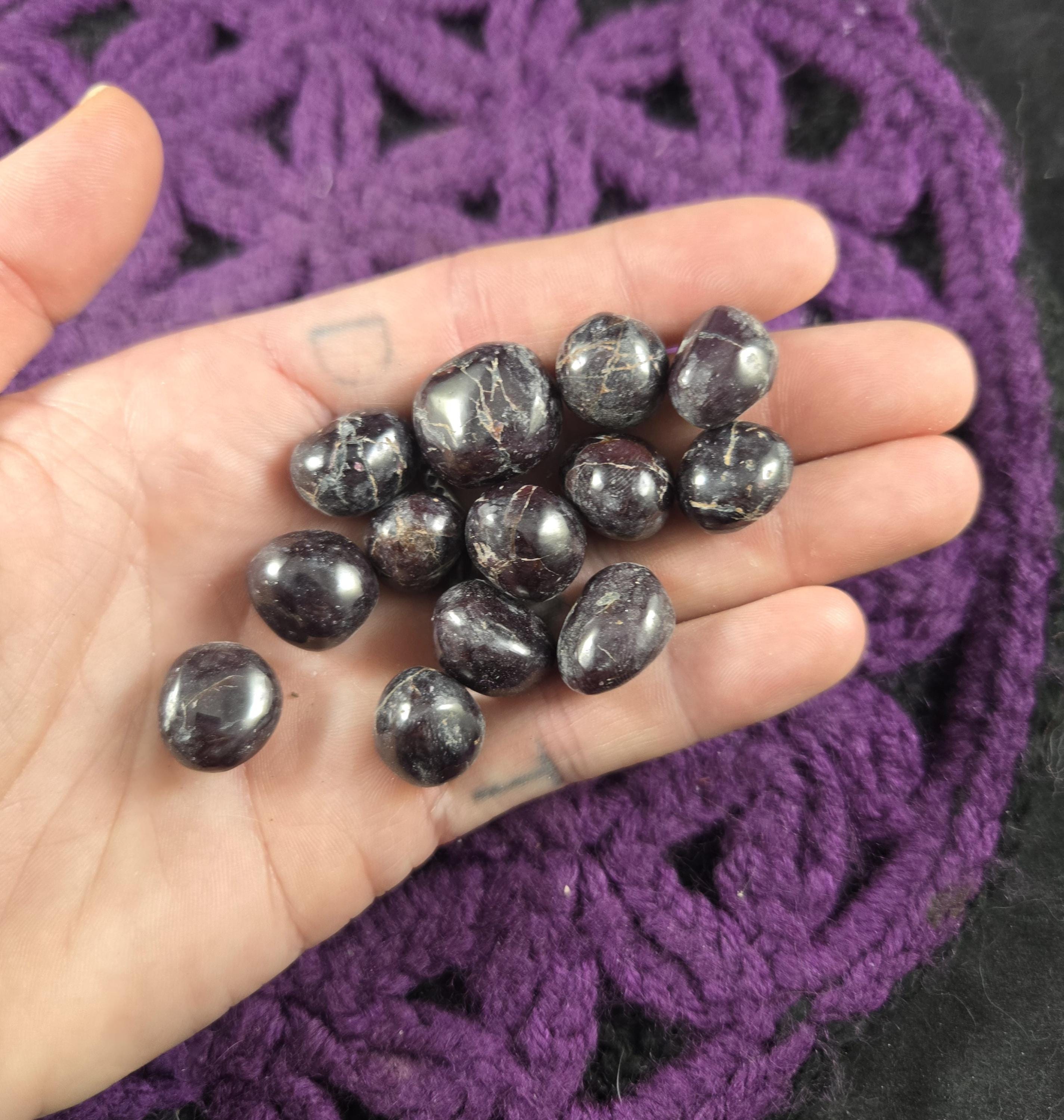 13 Star Garnet Small Tumbled Crystal Stones Dark Red Crystals Garnet Gridding Bulk Lot