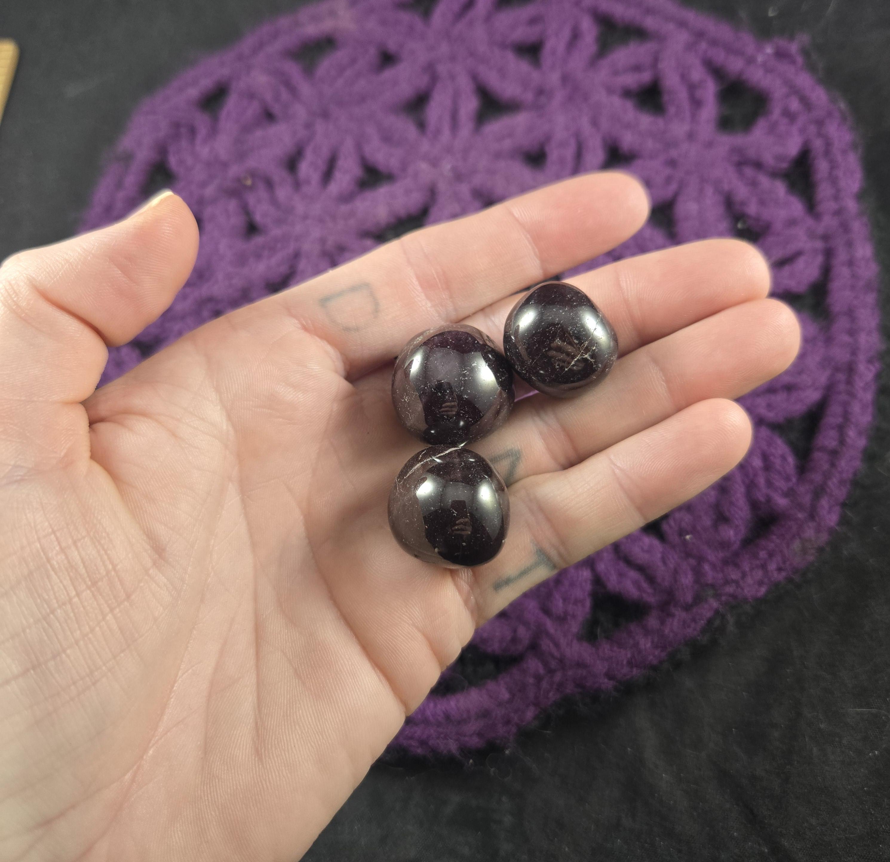 3 Star Garnet Small Tumbled Crystal Stones Dark Red Crystals 4 Point Star Garnet Gridding Bulk Lot