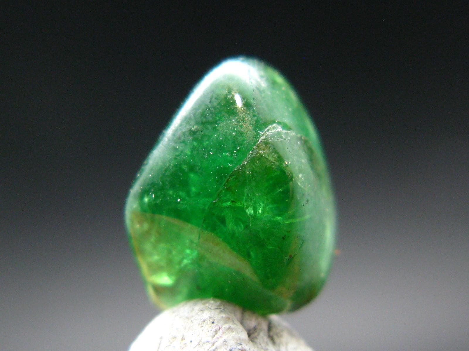 Gem Tsavorite Tsavolite Garnet Tumbled Stone From Tanzania - 4.07 Carats - 0.5"