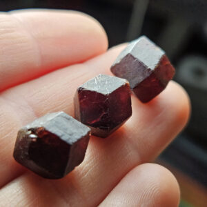 Raw Garnet Crystal - Garnet Dodecahedron - Red Garnet - Raw Garnet - Garnet Crystal - Tumbled Garnet - Garnet Specimen - Garnet Stone
