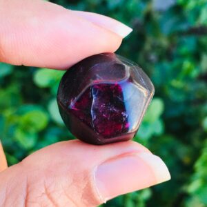 Tumbled Red Garnet Stone: Natural Polished Gemstone Wine Garnet Crystal (15-35mm)